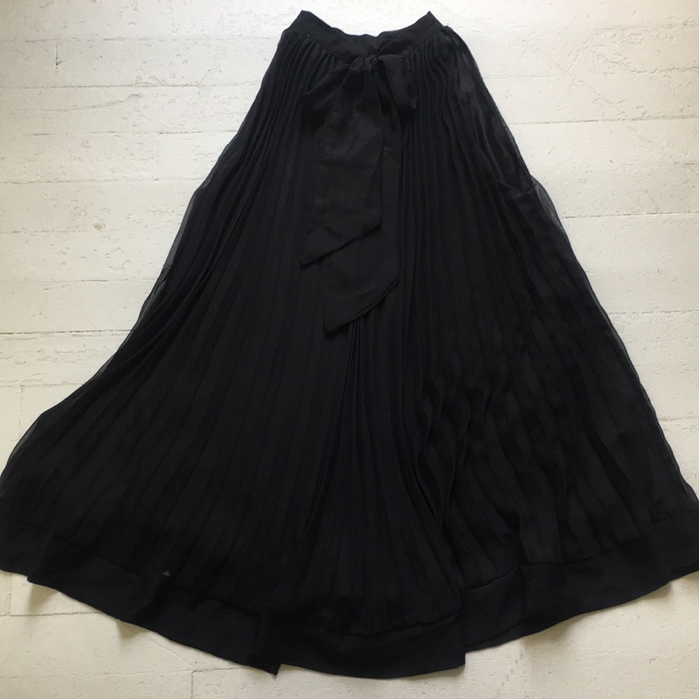 Black sheer material strapless blouse